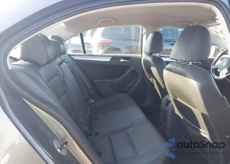 2013 Volkswagen Jetta 2.5L Se z USA, uszkodzony, nr VIN 3VWDP7AJ4DM447363